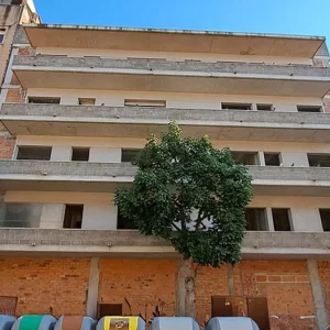 Obra parada en venta en lugar Pau Claris