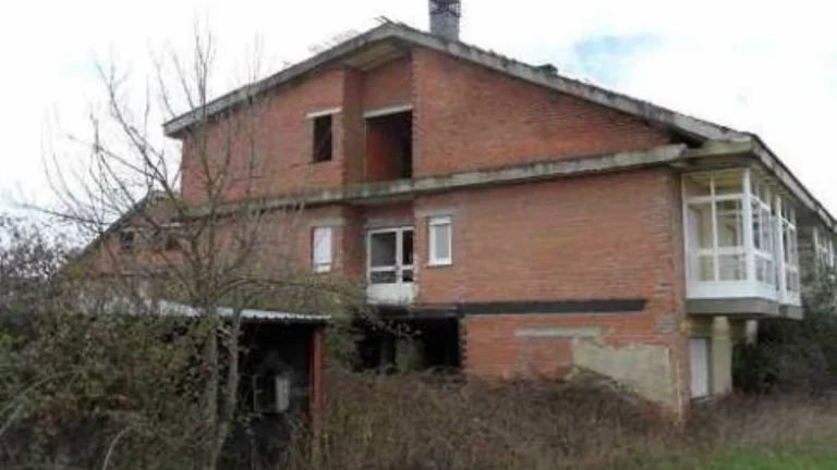 Obra parada en venta en ctra Del Puente, S/nº , Cobreros (Zamora)
