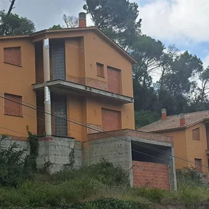 Obra parada en venta en avda Can Massuet, Dosrius (Barcelona)