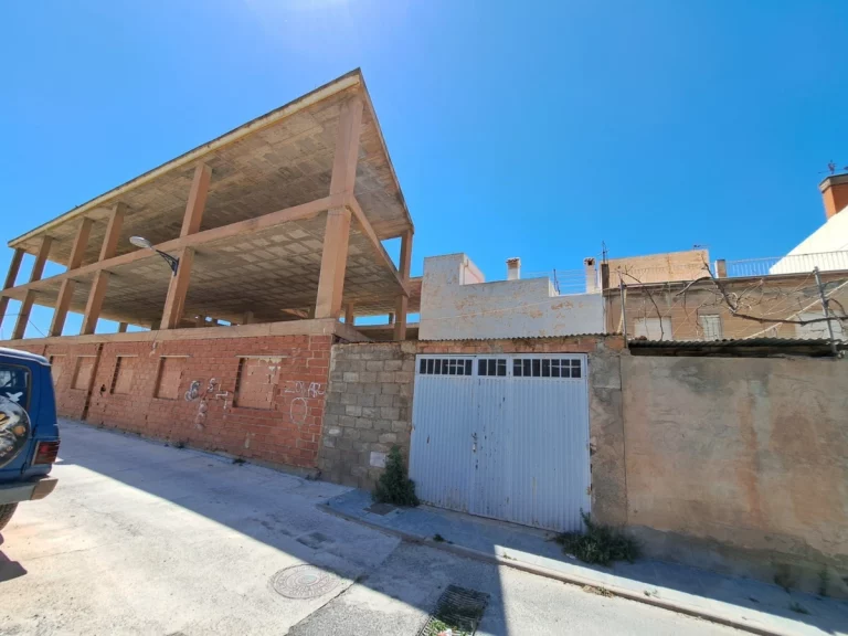 Obra parada en venta en calle Velazquez, Vélez de Benaudalla (Granada)
