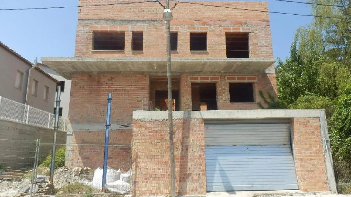 Obra parada en venta en calle De los Rosales, Pontons (Barcelona)