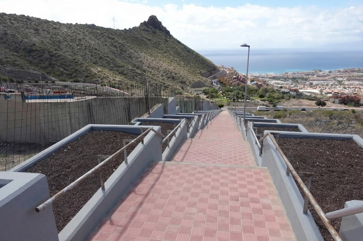 Obra parada en venta en calle Extremadura 19-24, Adeje (Santa Cruz de Tenerife) - Imagen 3
