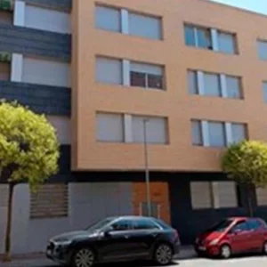 Obra parada en venta en calle Barceloneta, Alcarràs (Lleida)
