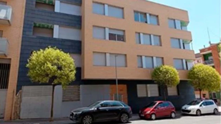 Obra parada en venta en calle Barceloneta, Alcarràs (Lleida)