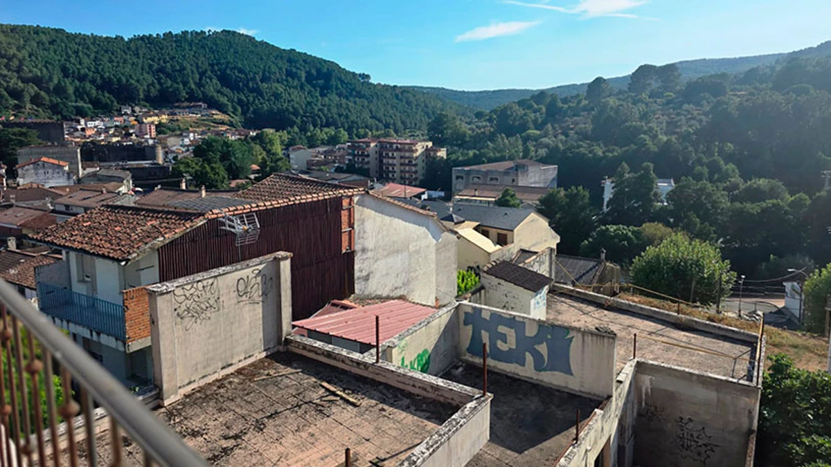 Obra parada en venta en calle Victoria, Arenas de San Pedro (Avila)