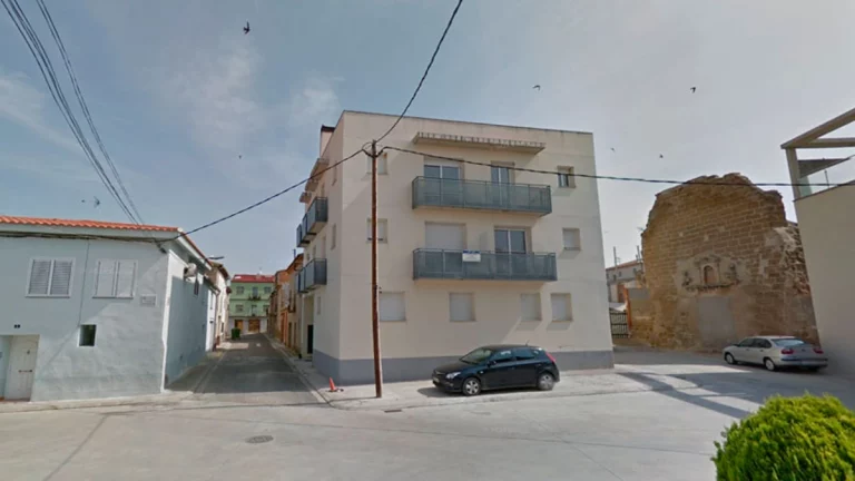 Obra parada en venta en calle Les Barques, Vilanova de la Barca (Lleida)