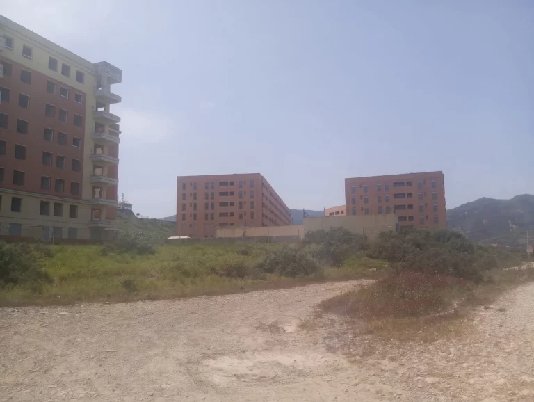 Obra parada en venta en lugar Sector Sup-4 Alamillos Oeste Cjto Manzan, Algeciras (Cádiz)