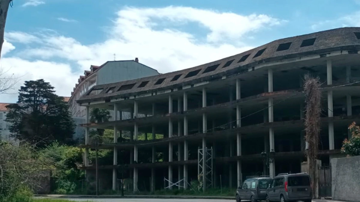 Obra parada en venta en avda De Ferrol, Pontedeume (A Coruña) - Imagen 3