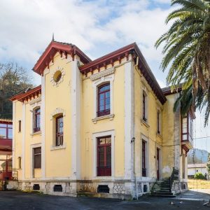Edificio en Ponteo , ASTURIAS